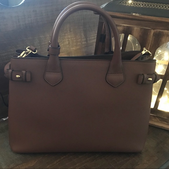 💛SOLD **Burberry Leather Medium Purse - Picture 3 of 8